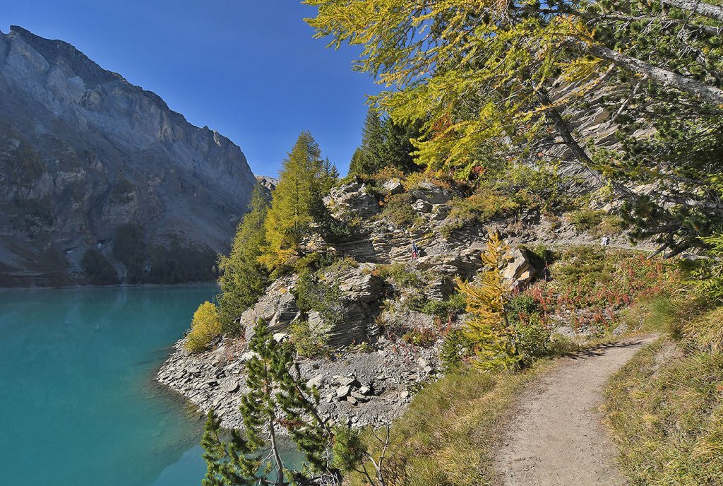 Path around Tseuzier lake - Valais