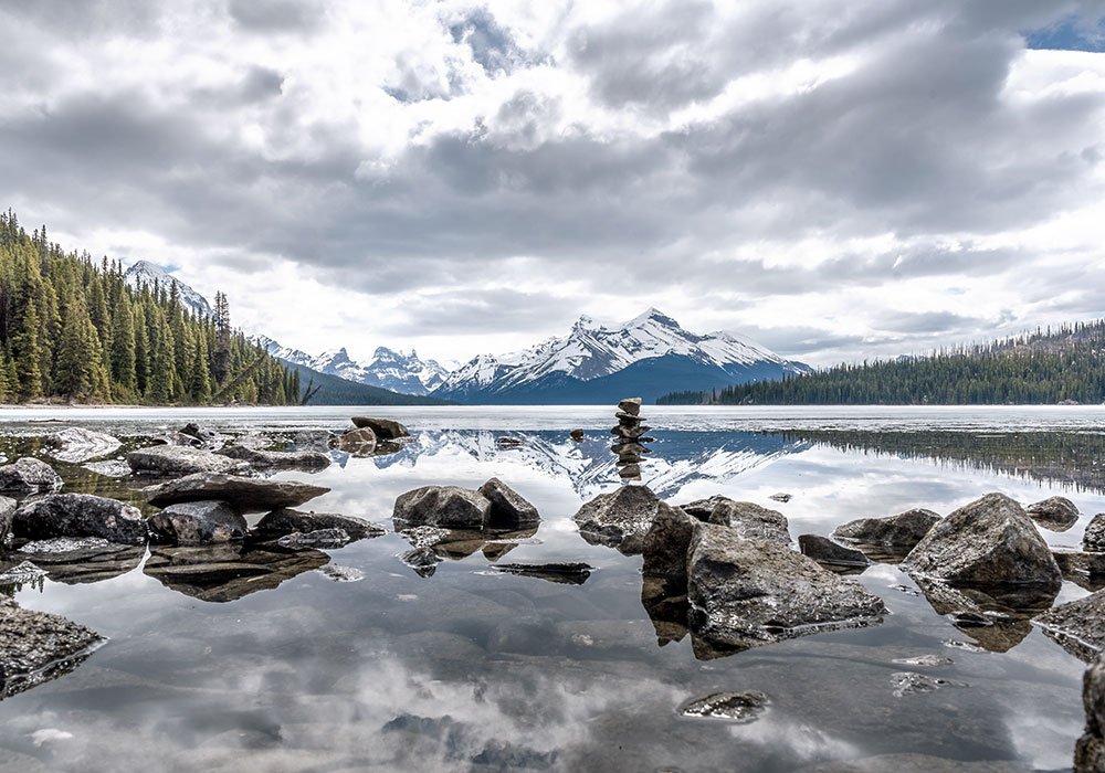 photo of magazine lake in Jasper national park