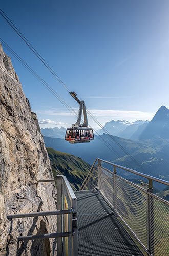 schilthorn cable car going up