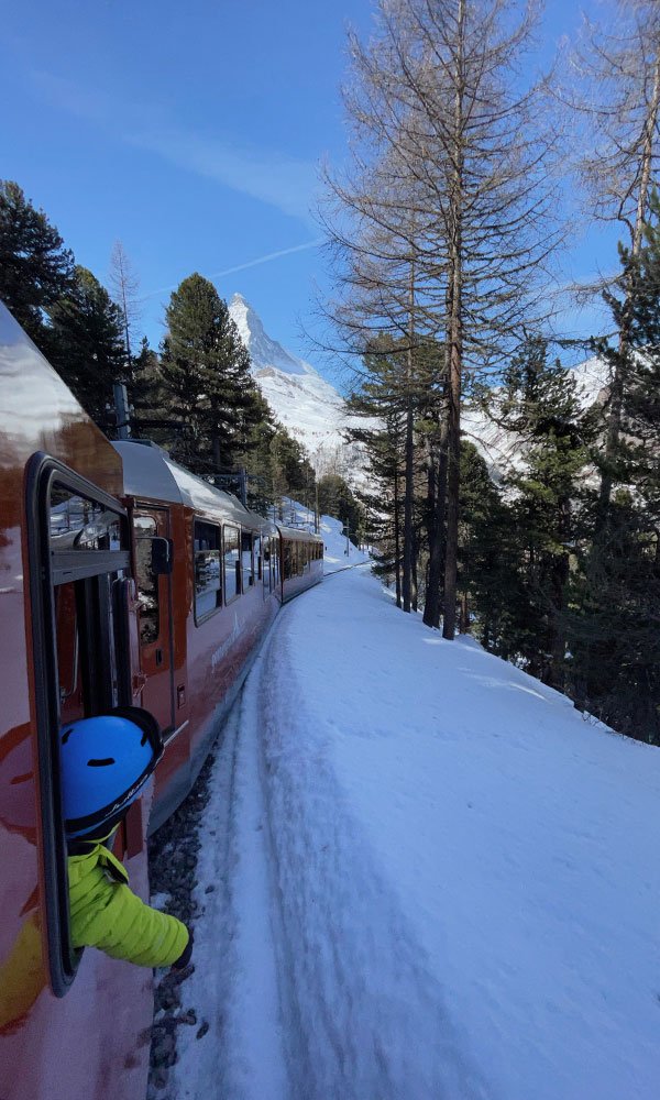 Zugfahrt in Zermatt im Winter