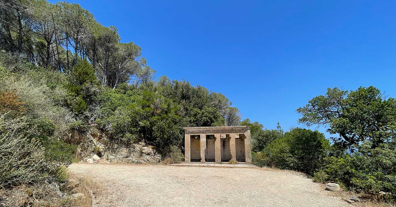 junction on the Enfola circuit trail on Elba