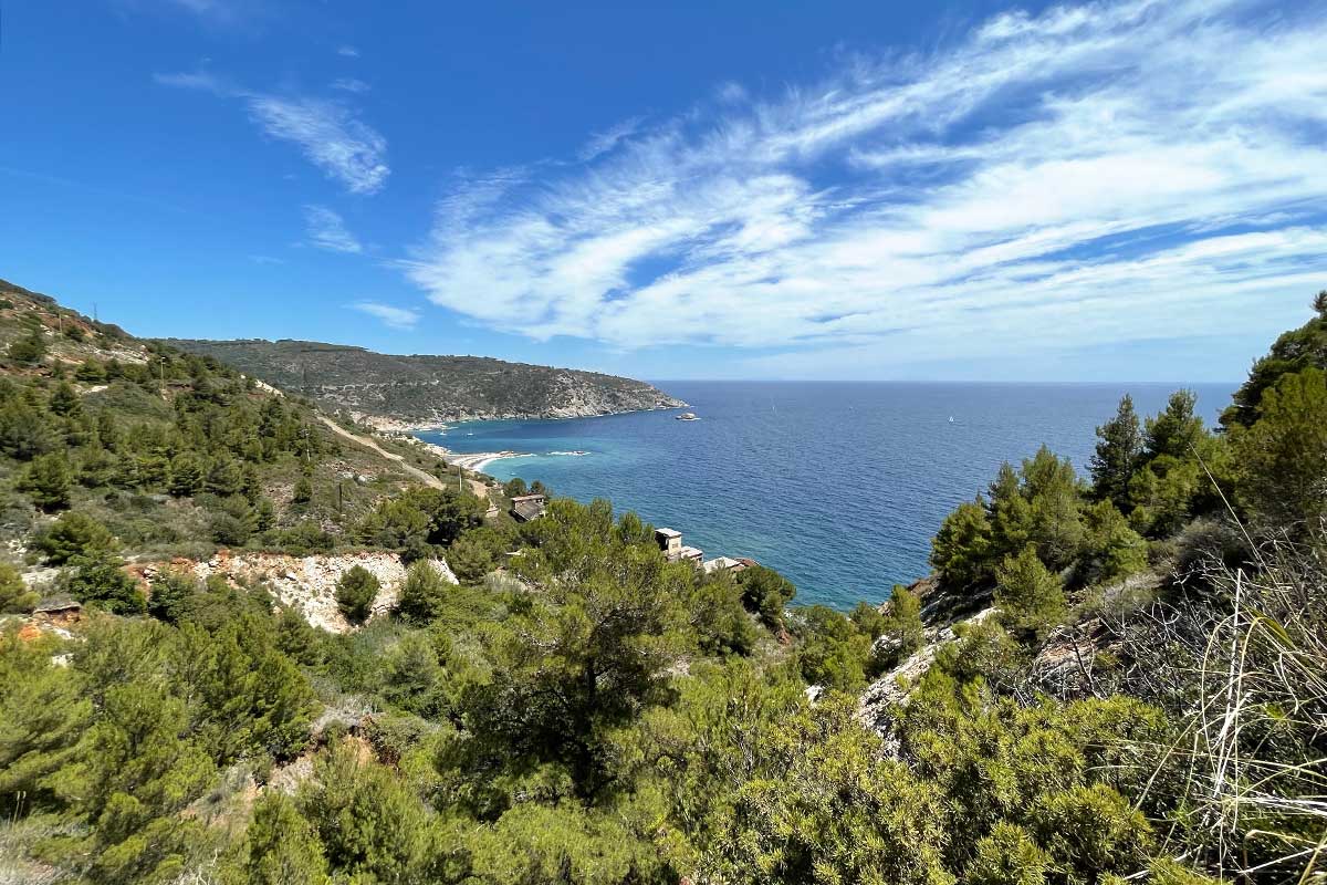 View down to Remaiolo Beach form the Calamita hiking trail 