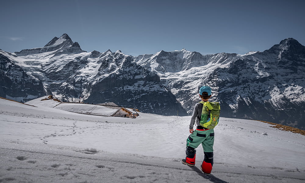 a Boy looking at the Gummihütte at Grindelwald First