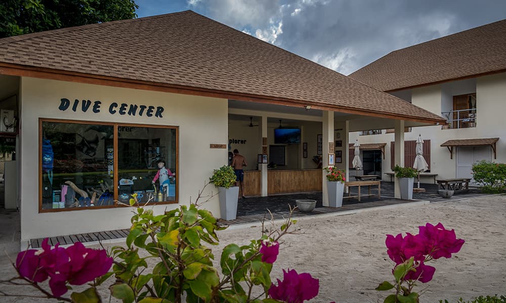 diving center at reethi faru island maldives