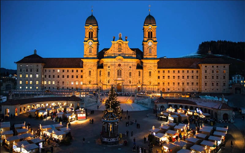 the Einsiedler kloster at the Christmasn market in Winter at night