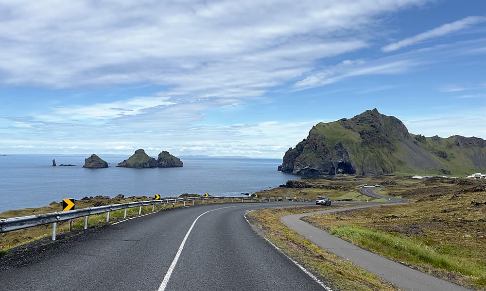 a road thowards the beach and a gold court