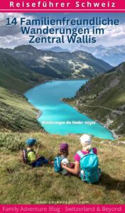 Ein Pinterest-Cover, das eine Mutter mit ihren beiden Kindern bei einer familienfreundlichen Wanderung im Wallis mit Blick auf einen blauen See zeigt.