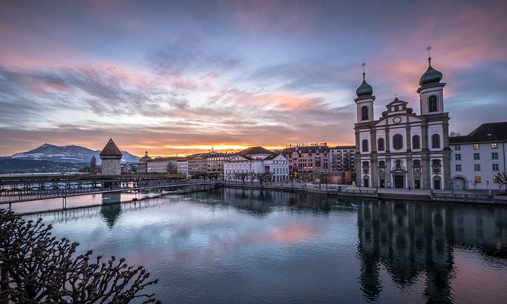 showing Lucerne at sunset while being on a Swiss city walking tour