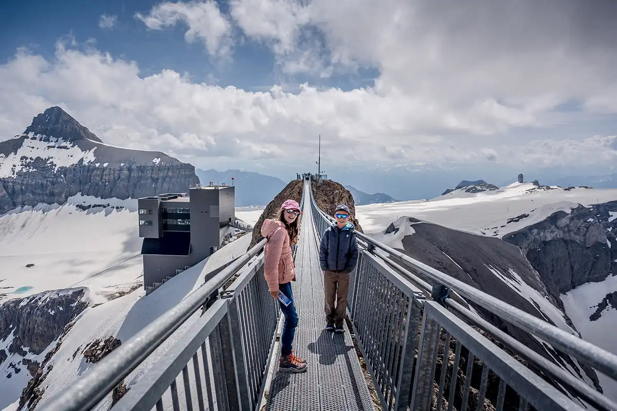 children at glacier 3000