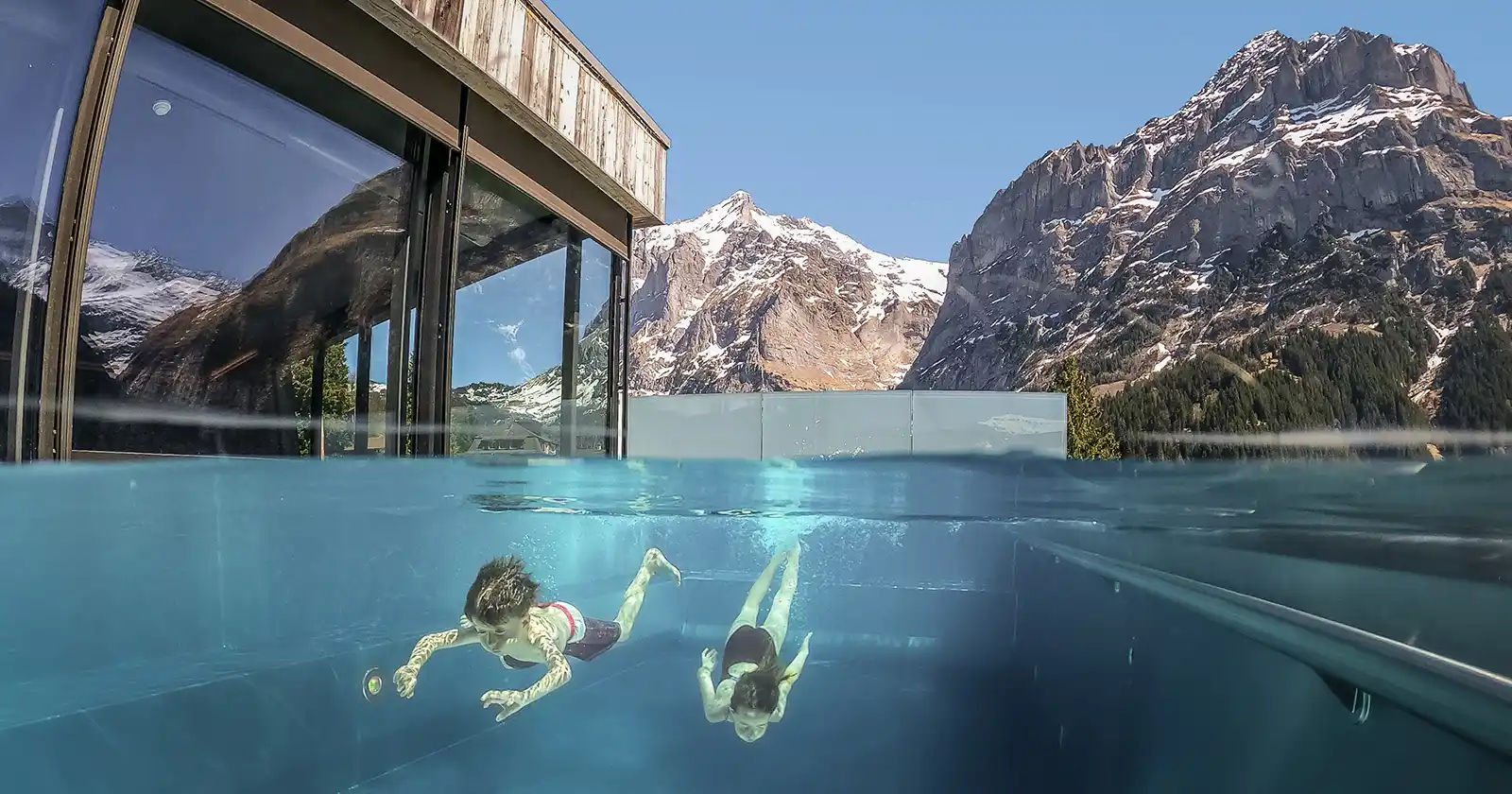kids swimming in the hotel Spinne Pool in Grindelwald